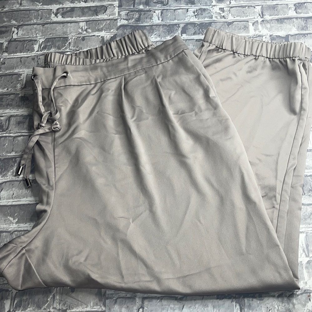 HALSTON CREAM joggers / pants size 20